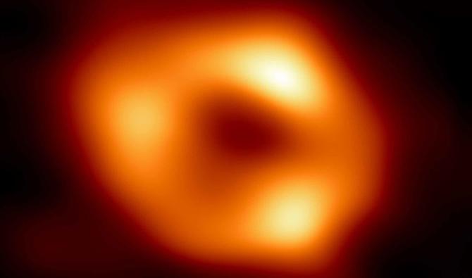 La collaboration internationale d'astronomes EHT a prouvé jeudi en image l'existence d'un trou noir supermassif au cœur de notre galaxie, Sagittarius A*. (Photo, AFP)
