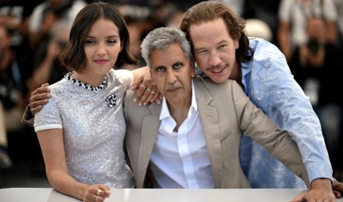 L'actrice algéro-française Lyna Khoudri, le réalisateur Rachid Bouchareb et l'acteur français Reda Kateb à la 75e édition du Festival de Cannes, le 24 mai 2022. (Photo, AFP)