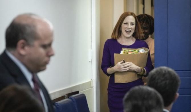 Jen Psaki, arrive pour le point de presse quotidien à la Maison Blanche, le 10 mai 2022 à Washington, DC. (Photo, AFP)