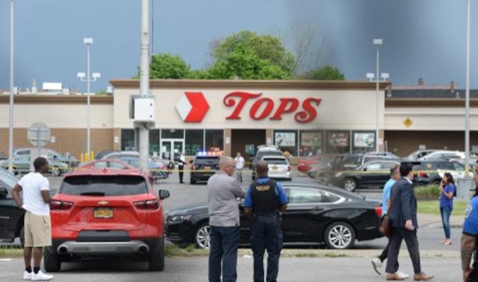 La police sur les lieux d'un Tops Friendly Market le 14 mai 2022, à Buffalo, New York. (Photo, AFP)