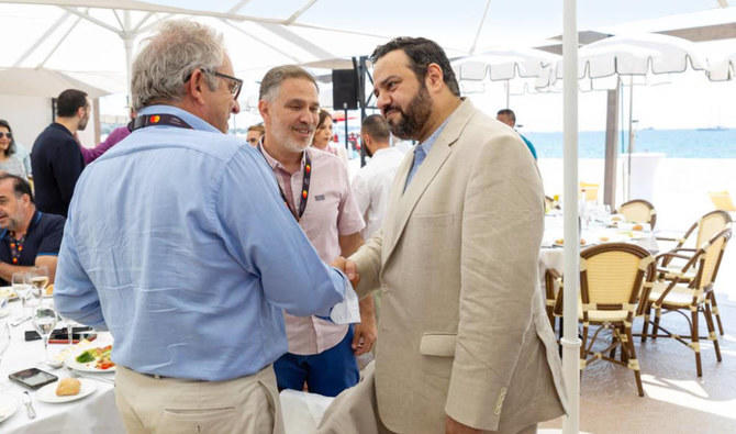 Le PDG de la Commission du film saoudien, Abdallah al-Eyaf, s’est entretenu avec plusieurs professionnels du monde du cinéma lors de la 75e édition du Festival de Cannes. (Photo fournie) 