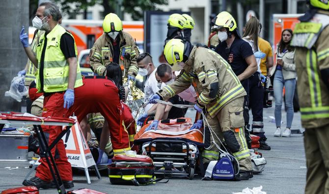 Ein Auto rast im Herzen Berlins in Passanten, ein Toter und ein Verletzter Ein Auto rast im Herzen Berlins in Passanten, ein Toter und ein Verletzter
