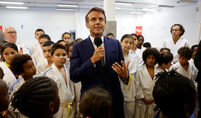 Le chef de l'Etat a enchaîné à Clichy-sous-Bois (Seine-Saint-Denis) une troisième visite sur des thèmes sociaux, après l'hôpital à Cherbourg et l'école à Marseille la semaine dernière. (Photo, AFP)