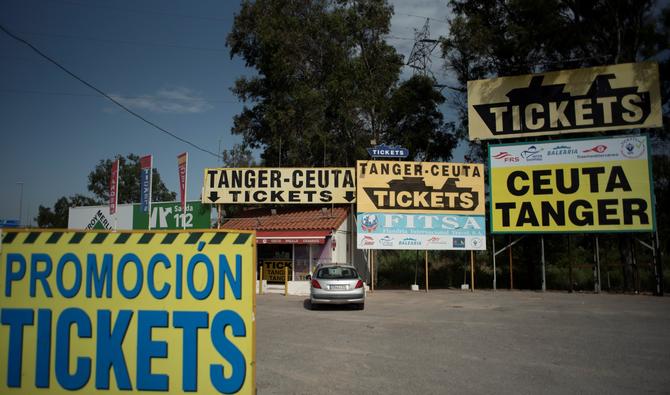 Une billetterie pour les ferries à destination de Tanger, au port d'Algésiras, le 15 juin 2022. (Photo, AFP)