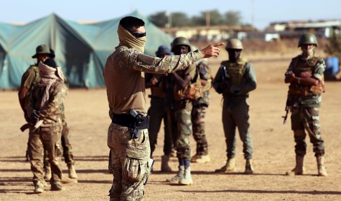 L'armée française a remis lundi aux Maliens les clés de la base de Ménaka dans la même vaste région, et aura quitté le Mali pour de bon à la fin de l'été avec le transfert de la base de Gao, selon l'état-major français. (Photo, AFP)
