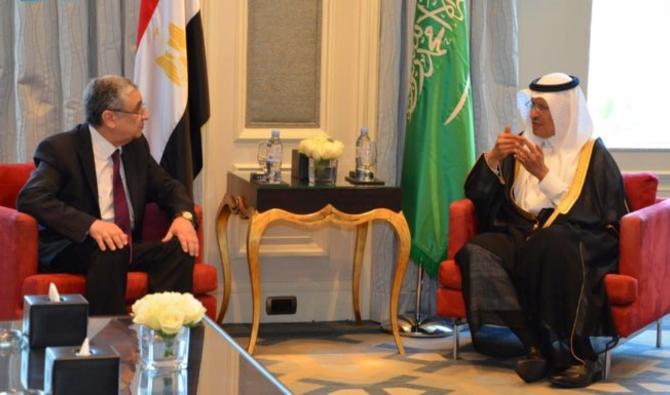 Le ministre saoudien de l’Énergie, le prince Salmane ben Abdelaziz, a rencontré lundi son homologue égyptien, Mohammed Chaker, au Caire. (SPA)