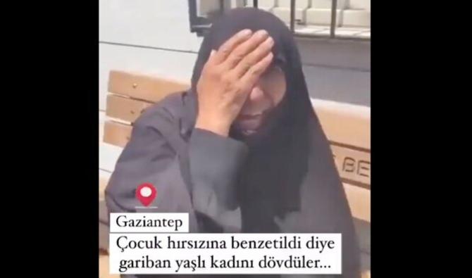 Dans la vidéo, Leila Mohammed, 70 ans, est attaquée par un homme turc, la faisant hurler de douleur et se couvrir l’œil d'une main. (Capture d’écran)