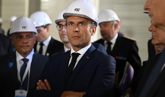 Le président Emmanuel Macron a présenté mardi une stratégie visant à doubler la production de composants électroniques en France à l'horizon 2030. (Photo, AFP)