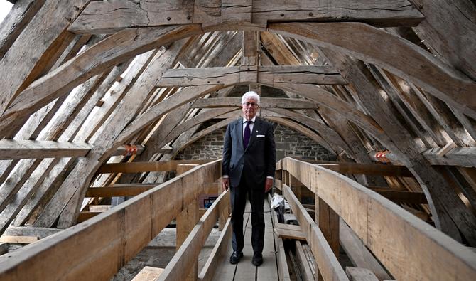 L'écrivain britannique Ken Follett a dit sa fierté et son émotion dimanche en visitant la cathédrale française de Dol-de-Bretagne. (Photo, AFP)