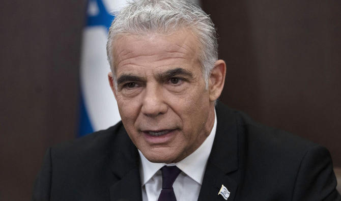 Le Premier ministre israélien Yaïr Lapid prend la parole lors de la réunion hebdomadaire du cabinet à Jérusalem. (AP)
