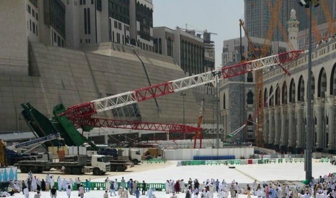 Une grue utilisée dans le cadre du projet d’expansion de la Grande Mosquée s’est effondrée, faisant 110 morts et 209 blessés. (Photo, AFP)