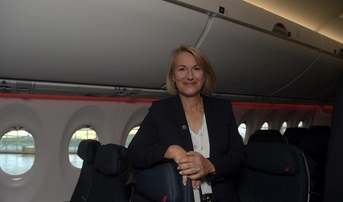 La directrice générale d'Air France, Anne Rigail, à bord du premier Airbus A220-300 d'Air France, le 29 septembre 2021. (Photo, AFP)