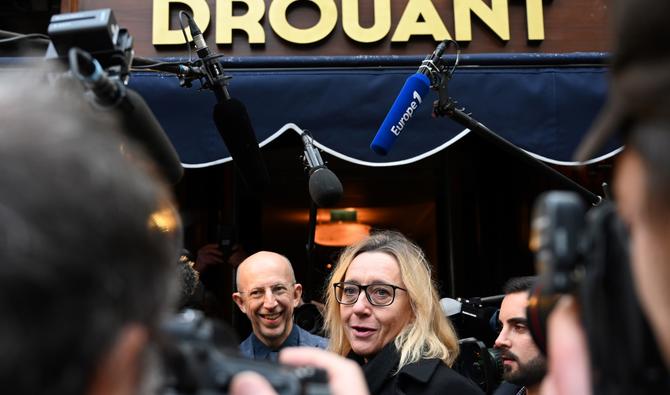L'auteure française Virginie Despentes s'adresse à la presse à son arrivée au restaurant Drouant à Paris avant l'annonce du lauréat du prix littéraire français, le Prix Goncourt, le 4 novembre 2019. (Photo, AFP)