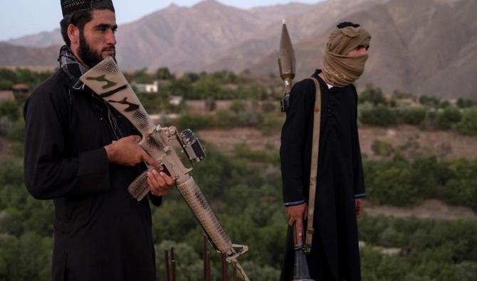 Des talibans surveillent un avant-poste dans le village de Tawakh du district d'Anaba, dans la province du Panjshir, le 8 juillet 2022. (Photo, AFP)