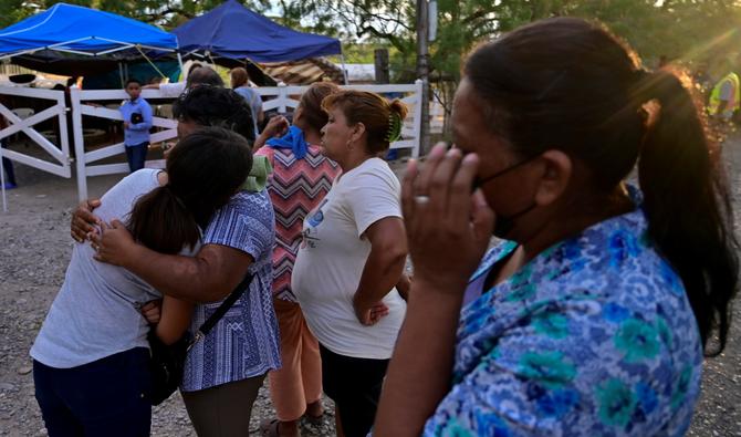 Des proches des 10 mineurs piégés dans une mine de charbon après un effondrement de plus d'une semaine, assistent à une conférence de presse dans la communauté d'Agujita, municipalité de Sabinas, État de Coahuila, Mexique, le 14 août 2022. (Photo, AFP)
