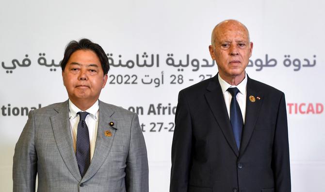 Le président tunisien Kais Saied et le ministre japonais des Affaires étrangères Yoshimasa Hayashi lors de la huitième Conférence internationale de Tokyo sur le développement de l'Afrique (TICAD), à Tunis, le 27 août 2022. (Photo, AFP)