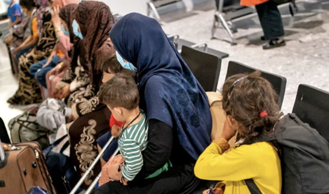 La politique de réinstallation et d’assistance des Afghans et le programme de réinstallation des citoyens afghans visaient à aider des dizaines de milliers de personnes à s’installer au Royaume-Uni après la prise de contrôle de l’Afghanistan par les talibans il y a un an. (Reuters)