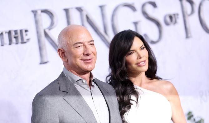 Jeff Bezos et Lauren Sánchez assistent à la première du « Seigneur des Anneaux: les Anneaux du Pouvoir », le 15 août 2022, à Los Angeles, Californie. (Photo, AFP)