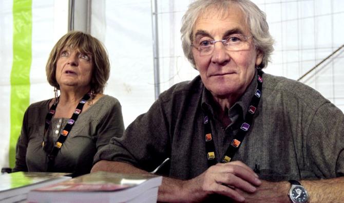 Dans cette photo d'archive prise le 17 septembre 2011, les sociologues français Monique Pinçon-Charlot  et Michel Pinçon lors d'une séance de dédicace à La Courneuve. (Photo, Archives, AFP)