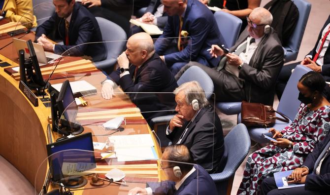 António Guterres, secrétaire général des Nations unies, écoute l'ambassadeur Vasily Nebenzia, représentant permanent de la Fédération de Russie, s'exprimer lors d'une réunion du Conseil de sécurité des Nations unies, le 24 août 2022 à New York. (Photo, AFP)