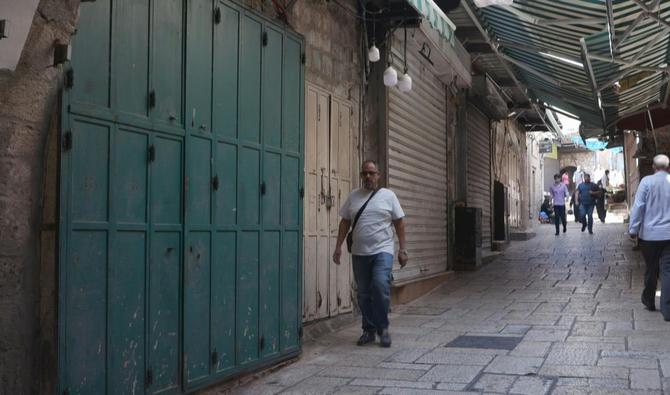Les magasins sont fermés dans la vieille ville de Jérusalem et dans la partie orientale de Jérusalem annexée par Israël, alors que les Palestiniens lancent une grève rare à la suite d'une opération menée pendant plusieurs jours par les forces de sécurité israéliennes dans le camp de réfugiés palestiniens de Shuafat, après la mort d'un soldat. (Photo, AFP)