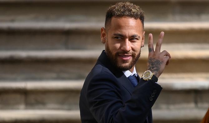 L'attaquant brésilien du Paris Saint-Germain Neymar après avoir assisté à une audience au palais de justice de Barcelone, le 18 octobre 2022, le deuxième jour de son procès. (Photo, AFP)