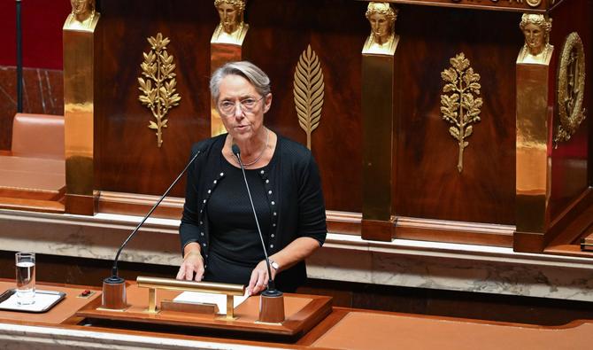 Élisabeth Borne s'adresse à l'Assemblée nationale lors de la lecture du projet de loi de programmation des finances publiques 2023-2027 et du projet de loi de finances pour 2023 à l'Assemblée nationale, à Paris le 19 octobre 2022. (Photo, AFP)