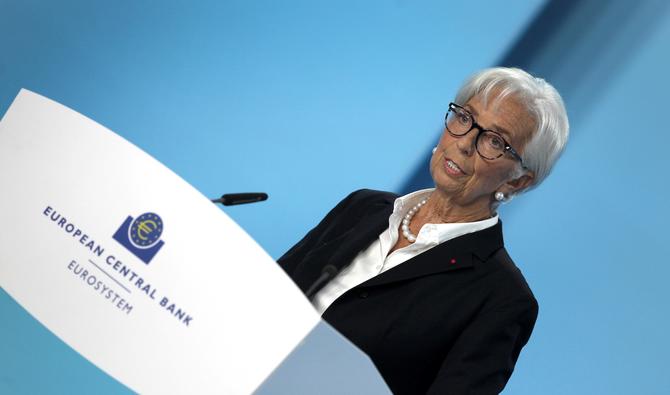 La présidente de la Banque centrale européenne Christine Lagarde tient une conférence de presse sur la politique monétaire de la zone euro à la suite de la réunion du conseil des gouverneurs de la BCE à Francfort-sur-le-Main, dans l'ouest de l'Allemagne, le 27 octobre 2022. (Photo, AFP)
