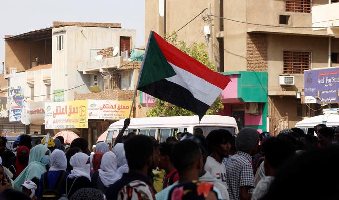 Des manifestants anti-coup d'État soudanais défilent dans une rue de Khartoum Bahri, le 30 octobre 2022. (Photo, AFP)