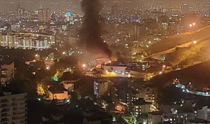 Iran: incendie et affrontements à la fameuse prison d'Evine, sur fond de manifestations | Arabnews fr