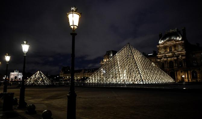 Ancien palais des rois, le Louvre, a été conçu en 1793 comme un musée universel. Il dispose de collections considérées parmi les plus belles au monde, couvrant plusieurs millénaires et un territoire qui s’étend de l’Amérique aux frontières de l’Asie. (Photo, AFP)
