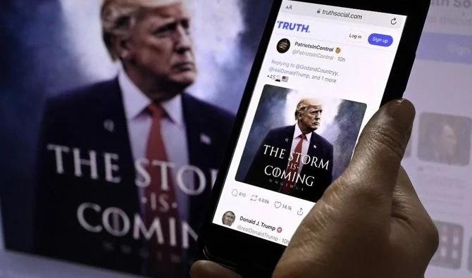Lancé fin février, Truth Social se veut une alternative aux grands réseaux sociaux, Twitter en particulier, dont Donald Trump est suspendu depuis début janvier 2021, avec la liberté d'expression pour leitmotiv et une modération minimale des contenus. (Fichier, AFP)