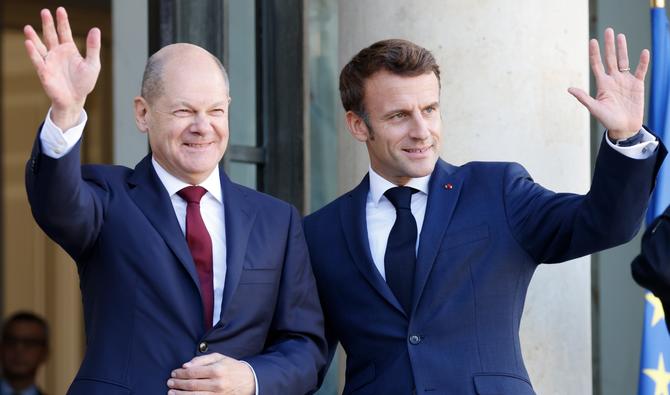 Le président français Emmanuel Macron (à droite) et le chancelier allemand Olaf Scholz au palais présidentiel de l'Elysée à Paris, le 26 octobre 2022. (Photo, AFP)