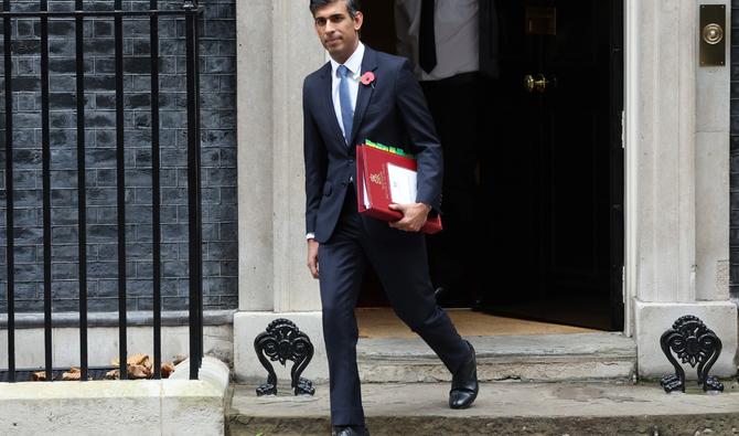Le Premier ministre britannique Rishi Sunak quitte le 10 Downing Street le 2 novembre 2022, en direction de la Chambre des communes pour participer à la session hebdomadaire des questions du Premier ministre. (Photo, AFP)