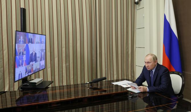 Le président russe Vladimir Poutine préside une réunion du conseil de coordination pour répondre aux besoins des forces armées russes via une liaison vidéo à Sotchi, le 2 novembre 2022. (Photo, AFP)