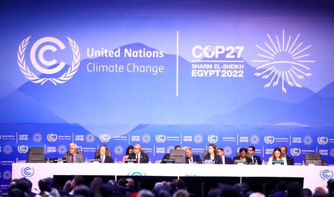 Les délégués assistent à la cérémonie d'ouverture de la Conférence des Nations Unies sur les changements climatiques de 2022, COP27, au Centre international des congrès de Charm el-Cheikh. (Photo, AFP)