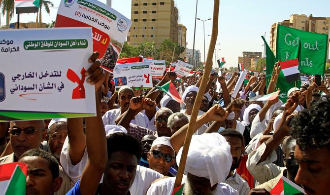 Manifestation soudanaise contre la médiation des Nations Unies entre les chefs civils et militaires soudanais, devant le siège de l'ONU dans le district de Manshiya de la capitale Khartoum, le 12 novembre 2022. (Photo, AFP)