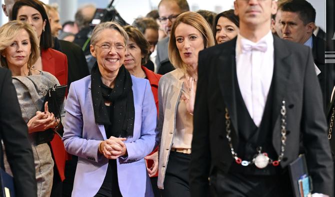 La Première ministre française Elisabeth Borne et la présidente du Parlement européen Roberta Metsola arrivent pour la cérémonie du 70e anniversaire du Parlement européen, lors d'une session plénière au Parlement européen à Strasbourg, dans l'est de la France, le 22 novembre 2022. (Photo, AFP)