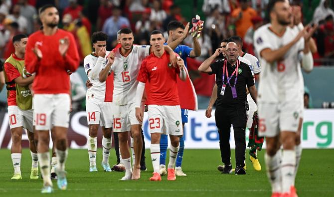 Les joueurs marocains célèbrent leur victoire après avoir remporté le match de football du groupe F de la Coupe du monde Qatar 2022 entre la Belgique et le Maroc au stade Al-Thumama de Doha, le 27 novembre 2022. (Photo, AFP)