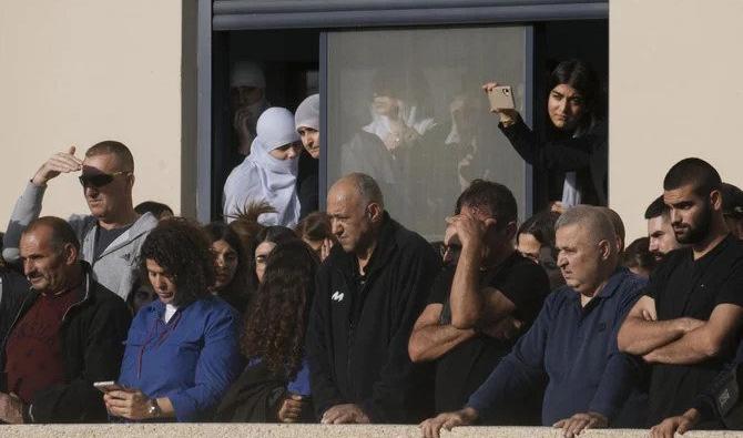 Des membres de la minorité druze israélienne assistent jeudi aux funérailles de Tiran Fero, 17 ans, à Daliyat Al-Carmel, en Israël. (Photo, AP)
