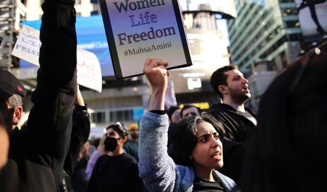 Des manifestants se rassemblent à Times Square à New York lors d'une manifestation pour la liberté des femmes en Iran, le 29 octobre 2022. (Photo, AFP)