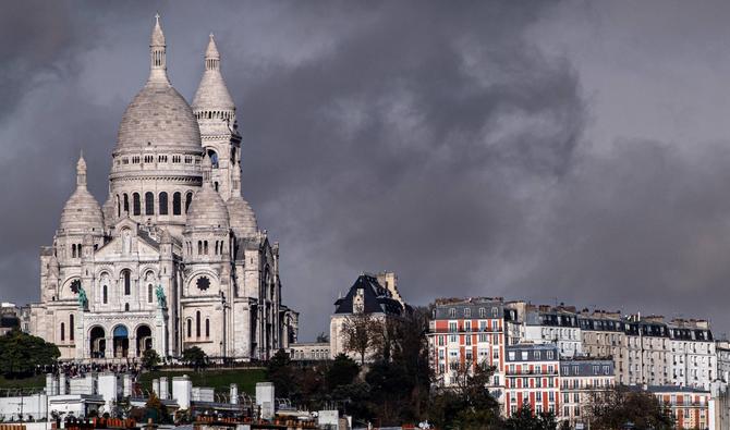 Cette photo prise le 22 novembre 2022 montre la Basilique du Sacré-Coeur au sommet de la butte Montmartre à Paris. (Photo, AFP)