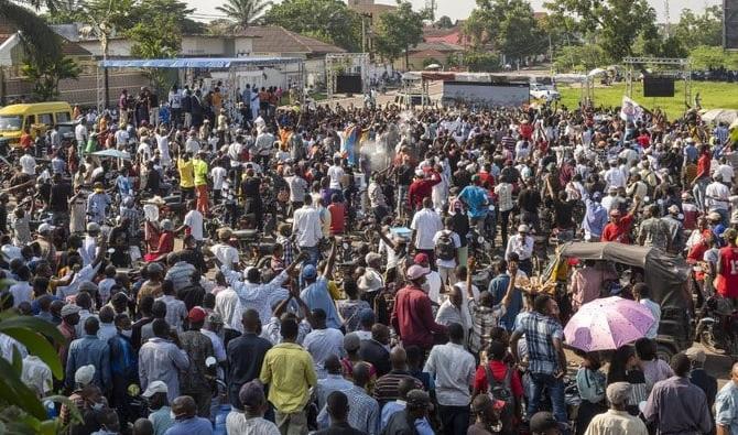 Les partisans de l'Union pour la démocratie et le progrès social et du président de la République démocratique du Congo, Félix Tshisekedi, se rassemblent près du siège du parti à Kinshasa le 6 décembre 2020 pour entendre un discours du président. (Dossier, AFP)
