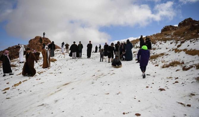 Chaque année, à Tabuk, les chutes de neige attirent des touristes en provenance de toute l’Arabie. (Agence de presse saoudienne)
