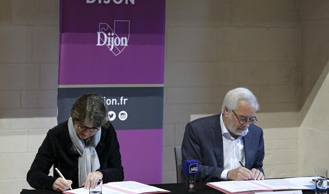 La Ville de Dijon via la direction des musées, a accueilli présidente-directrice du musée du Louvre, Laurence des Cars, pour renouveler le partenariat entre les musées de la Ville de Dijon et le célèbre musée parisien pour les 4 années à venir. (Photo, Twitter, @museesdijon) 