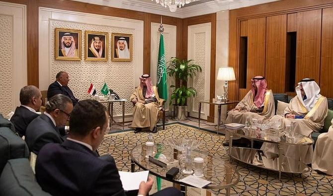 Le ministre saoudien des Affaires étrangères, le prince Faisal ben Farhane, et son homologue égyptien, Sameh Shoukry, présidant une réunion à Riyad (Photo, SPA).
