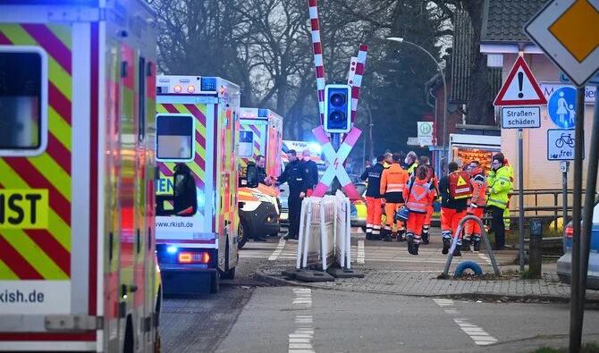 Au moins deux personnes ont été tuées et plusieurs blessées dans une attaque au couteau, dont l'auteur présumé a été interpellé, dans un train régional dans le nord de l'Allemagne (Photo, AP)