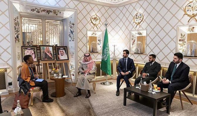 Le ministre saoudien des Affaires étrangères, le prince Faisal Ben Farhane, a rencontré la dirigeante de l’International Crisis Group, le Dr. Comfort Ero (Photo, SPA).