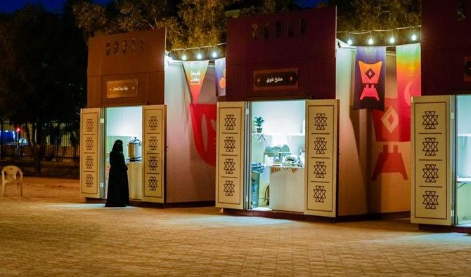 Des boutiques locales apportent des objets d'artisanat au jardin Al-Nada et au parc Al-Hezam à Riyad pour l'événement «Ramadan District». (AN Photo/Huda Bashatah)