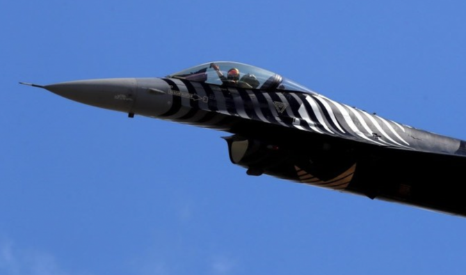 Un avion F-16 des Turkish Stars – une unité de l’armée de l’air qui forme l’équipe nationale de patrouille acrobatique de la Turquie – lors du spectacle aérien Teknofest, à Istanbul, en Turquie, le 20 septembre 2018. (Reuters)